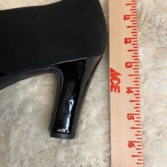 EUC Life Stride Soft System Caren Faux Suede Leather Cut-out Size 11 - Picture 9 of 10